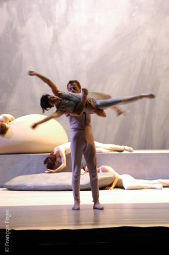 Petit projet de la matière. Odile Duboc. Festival d’Avignon 2004