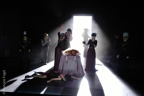 Yvonne, Princesse de Bourgogne, mise en scène Philippe Adrien. Théâtre de la tempête 2004