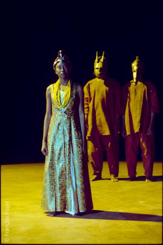 Djeneba Koné. Antigone. Mes Sotigui Kouyaté. Théâtre de la Commune 1999