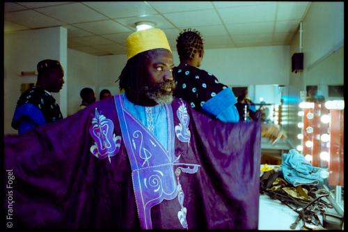 Hamadoun Kassogué dans Antigone. Mes Sotigui Kouyaté. Théâtre de la Commune 1999