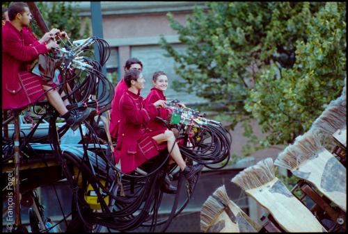 Royal de luxe. Les Chasseurs de girafe. Nantes 2000