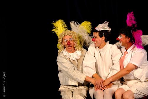 Francis Lebarbier, Anaïs Renaudie et Fabrice Ducousso dans Les trois anges, TGCMC, Niort 2023