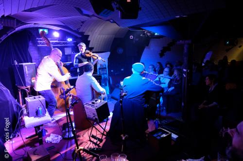 Pierre Kamlo Barré, guitare, chantPablo Robin, guitare rythmiqueJean-Baptiste Frugier, violonJean-Charles Bavouzet, contrebasse