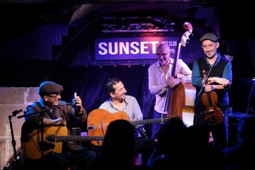 Pierre Kamlo Barré, guitare, chantPablo Robin, guitare rythmiqueJean-Baptiste Frugier, violonJean-Charles Bavouzet, contrebasse
