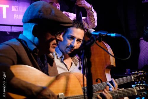 Pierre Kamlo Barré, guitare, chantPablo Robin, guitare rythmiqueJean-Charles Bavouzet, contrebasse