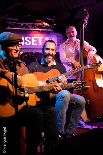 Pierre Kamlo Barré, guitare, chantJean-Baptiste Frugier, violonJean-Charles Bavouzet, contrebasseGuest : Hervé Pouliquen, guitare
