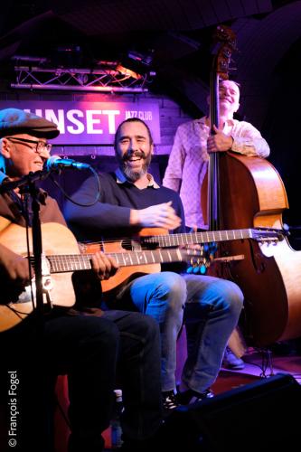 Pierre Kamlo Barré, guitare, chantJean-Charles Bavouzet, contrebasseGuest : Hervé Pouliquen, guitare