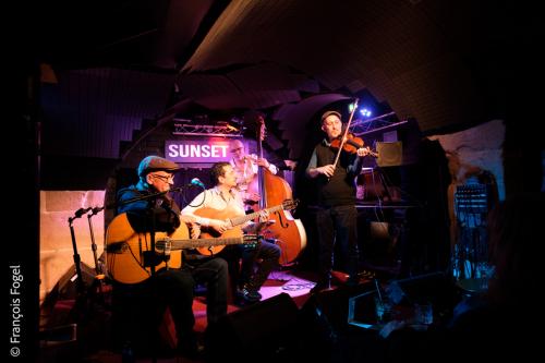 Pierre Kamlo Barré, guitare, chantPablo Robin, guitare rythmiqueJean-Baptiste Frugier, violonJean-Charles Bavouzet, contrebasse