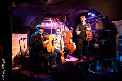 Pierre Kamlo Barré, guitare, chantPablo Robin, guitare rythmiqueJean-Baptiste Frugier, violonJean-Charles Bavouzet, contrebasse