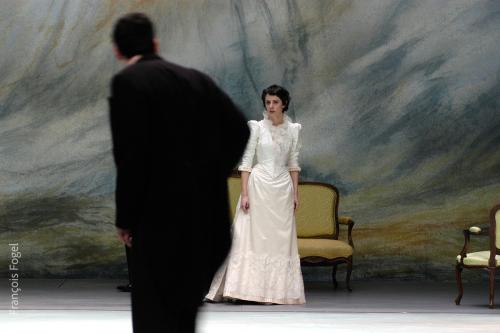 Eric Caravaca et Sophie Rodrigues. Ivanov mise en scène Alain Françon. Théâtre national de la Colline.2004.